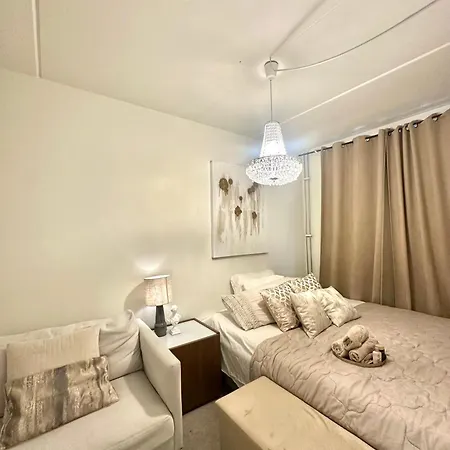 3 With Balcony شقة *